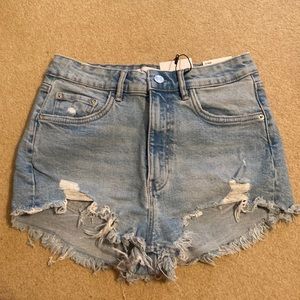 Zara Light-wash denim shorts size 6 NWT
